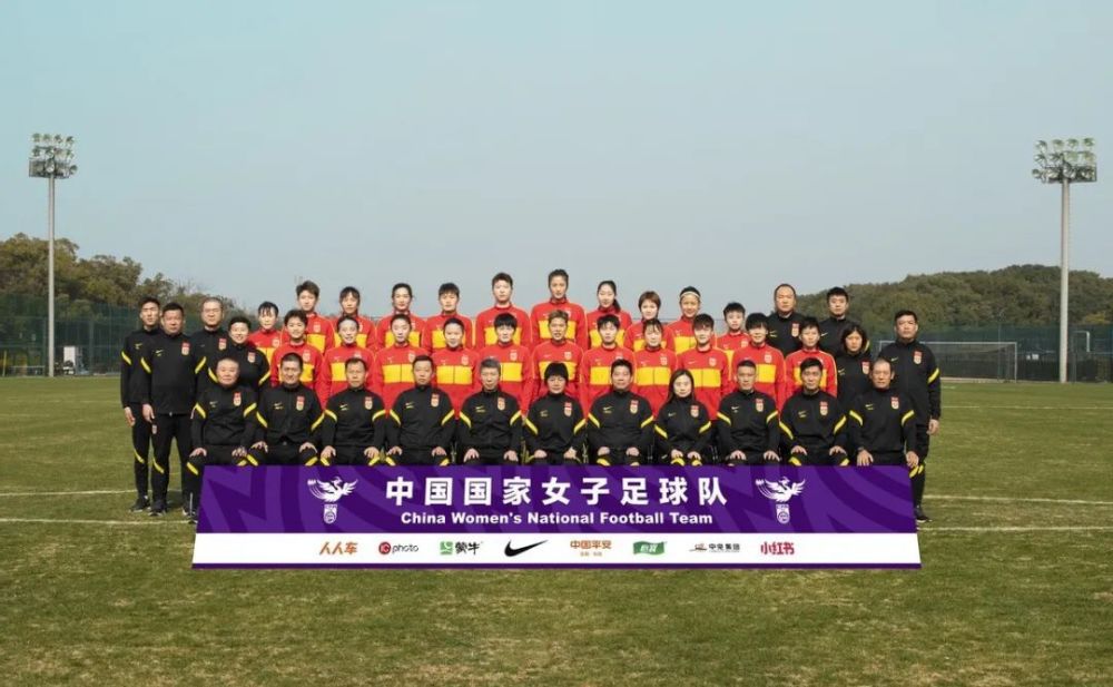 许多来自英格兰的顶级球队正在关注并了解他的情况，利物浦也是对他感兴趣的球队之一。